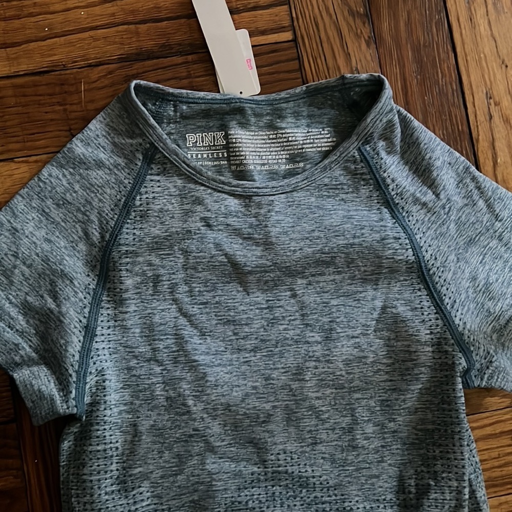 NWT pink victorias secret seamless top size: XS good condition - Picture 2 of 7